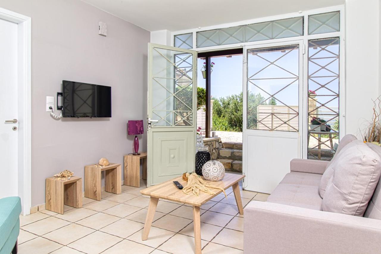 Venizelos Studios Platanias  Luaran gambar