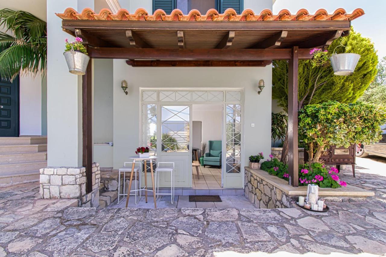 Venizelos Studios Platanias  Luaran gambar