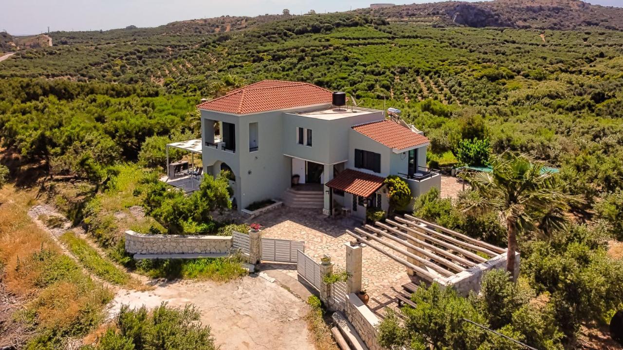 Venizelos Studios Platanias  Luaran gambar