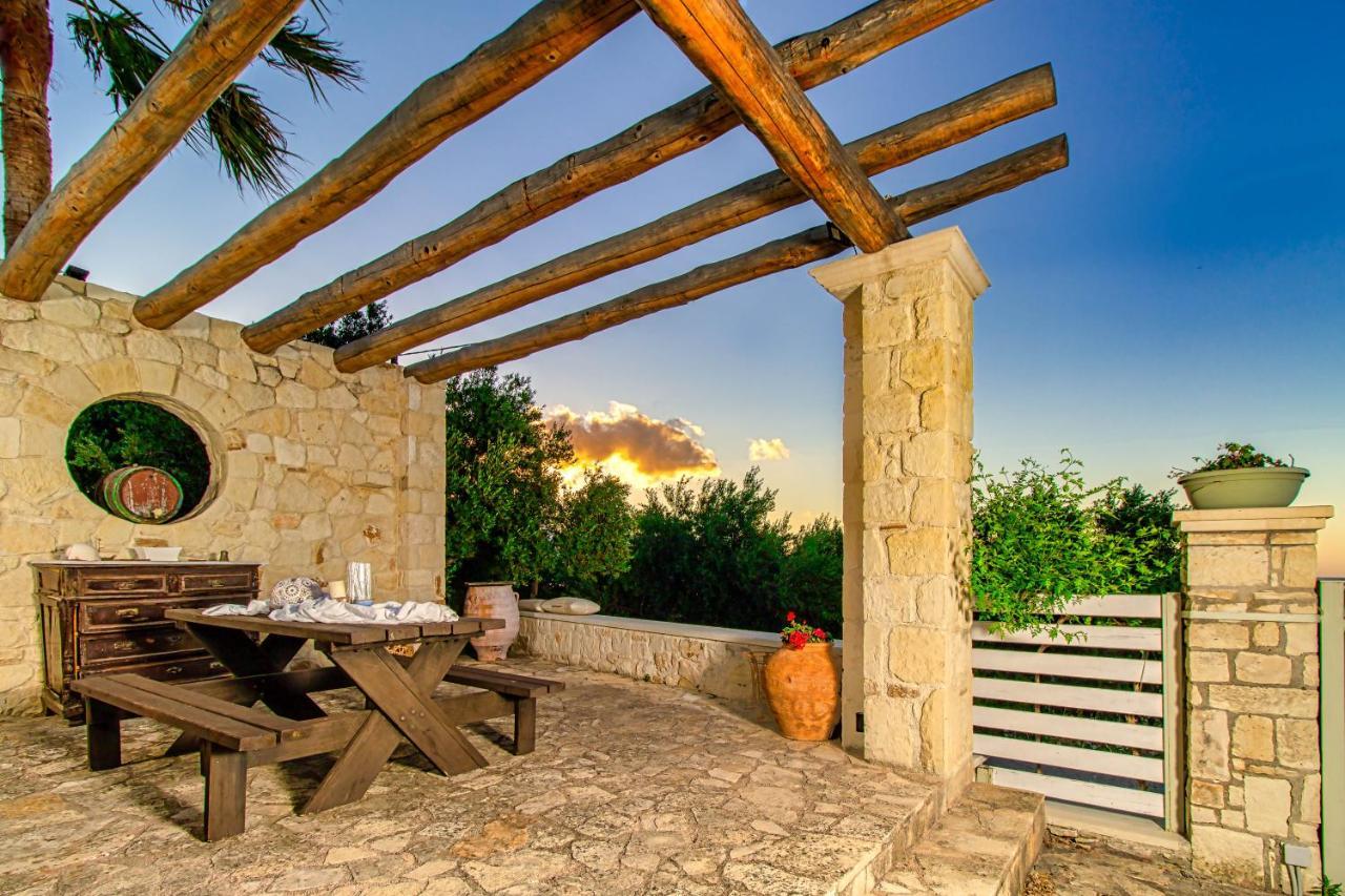 Venizelos Studios Platanias  Luaran gambar
