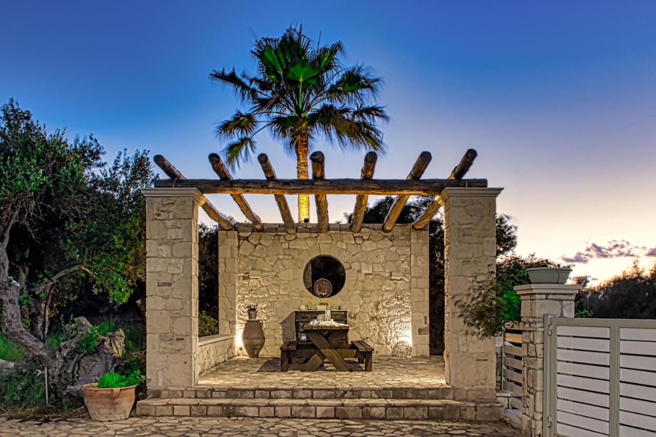 Venizelos Studios Platanias  Luaran gambar