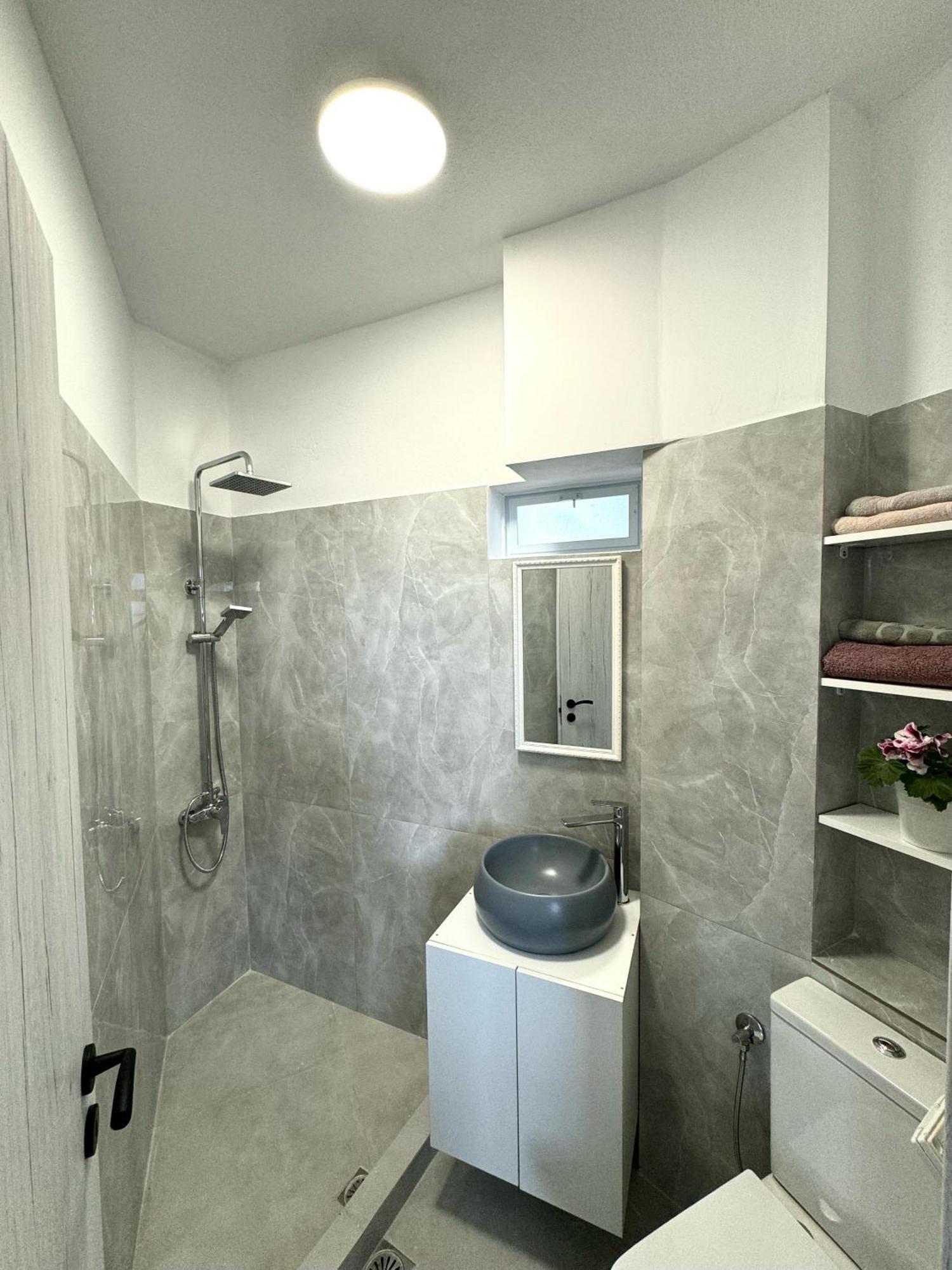 Venizelos Studios Platanias  Luaran gambar
